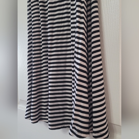 Flowy Striped Dress - Picture 6 of 7